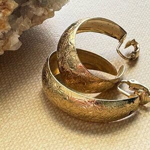 Vintage Gold Tone Etched Hoop Clip-On Earrings | Bold Statement 319